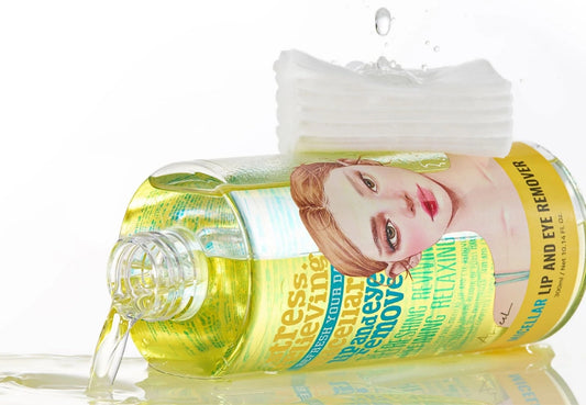 Tek Şişede Derinlemesine Temizlik: Makyaj Temizleme Suyu Seçerken Dikkat Edilmesi Gereken 7 Madde